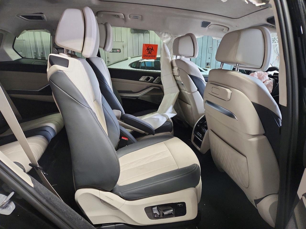 2023 BMW X7 photo 31