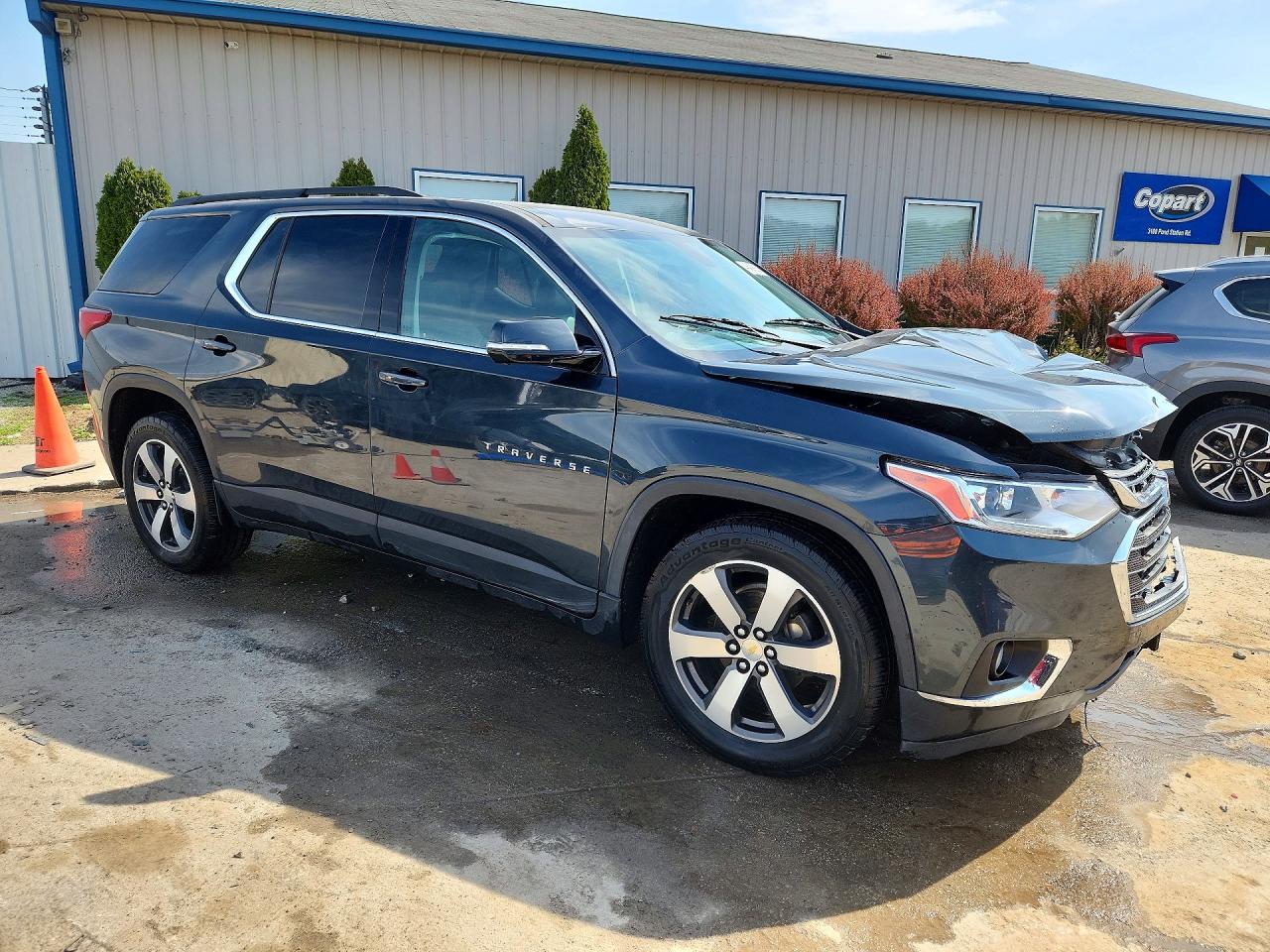 2020 CHEVROLET TRAVERSE LT photo 4