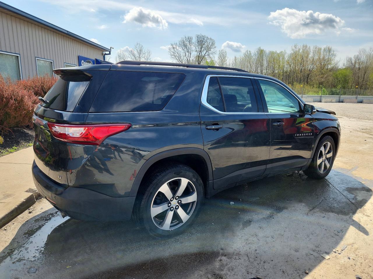 2020 CHEVROLET TRAVERSE LT photo 3
