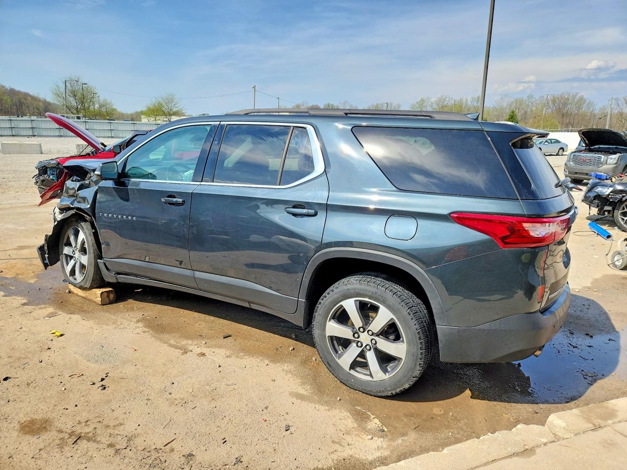 2020 CHEVROLET TRAVERSE LT photo 2