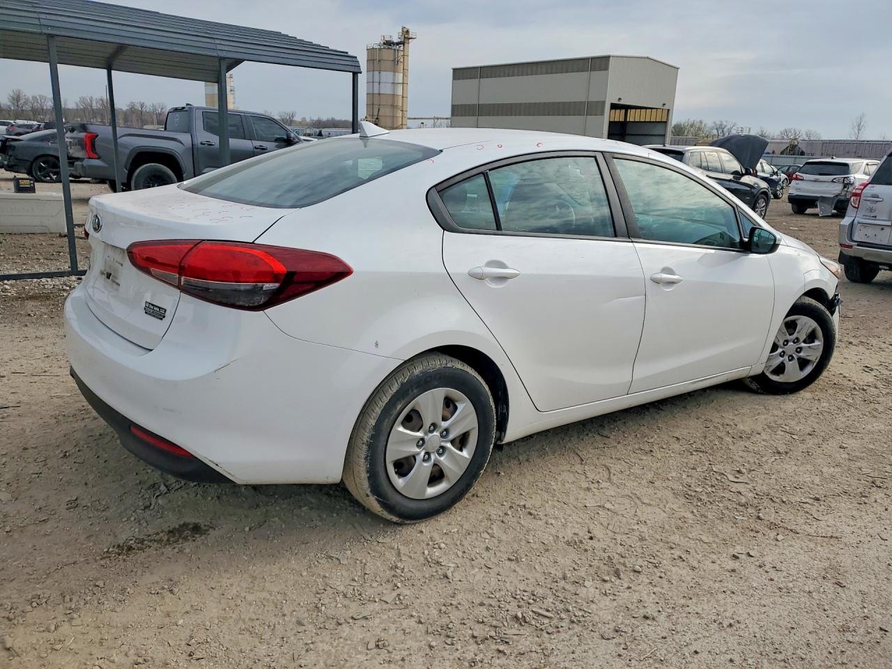 2017 KIA FORTE LX photo 5