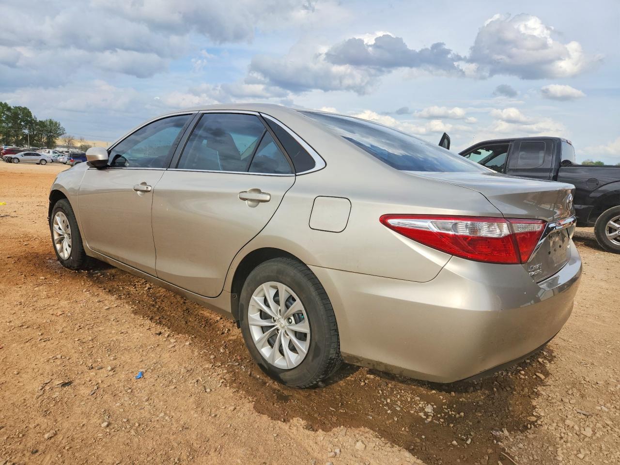 2017 TOYOTA CAMRY LE photo 2