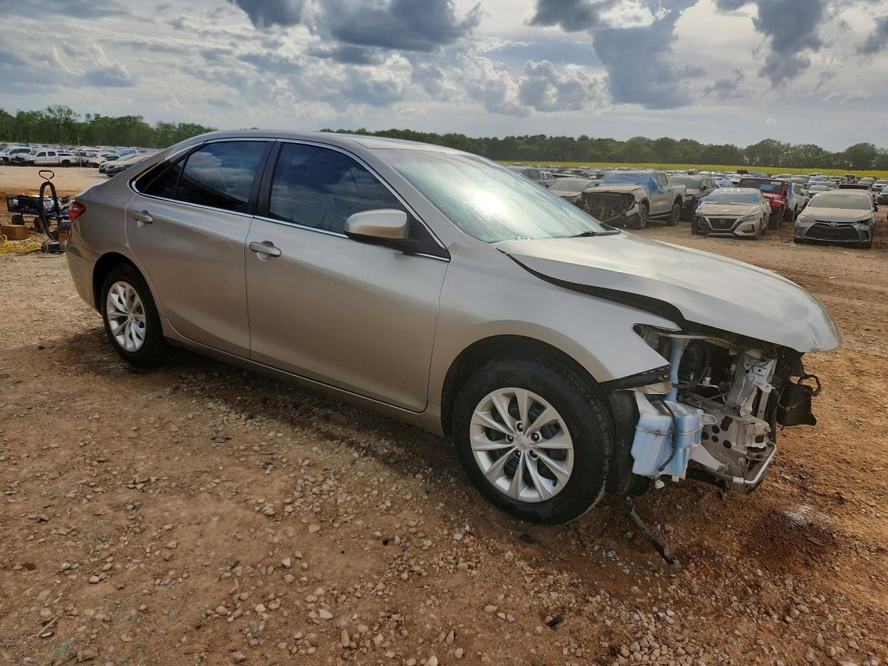 2017 TOYOTA CAMRY LE photo 4
