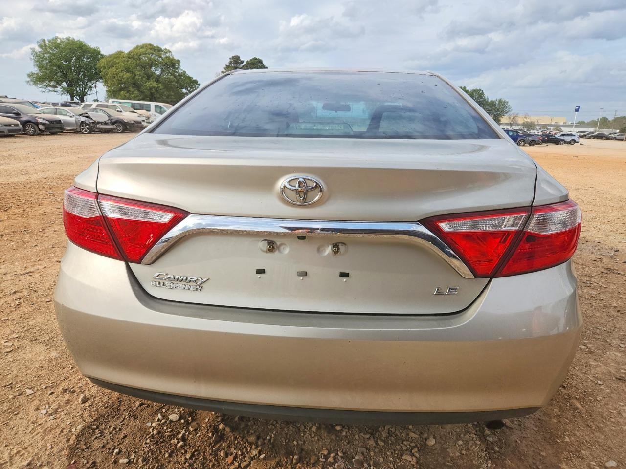 2017 TOYOTA CAMRY LE photo 6