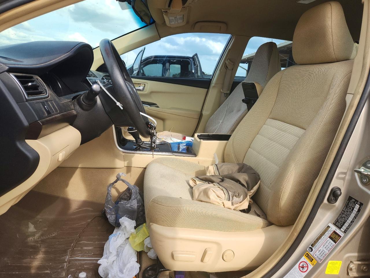 2017 TOYOTA CAMRY LE photo 7