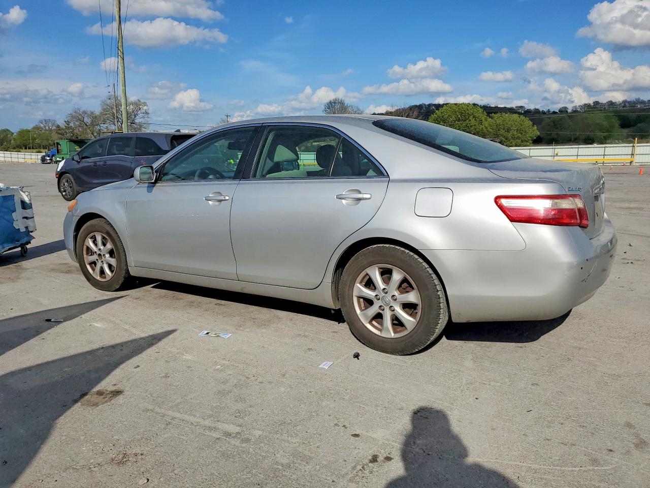 2009 TOYOTA CAMRY LE photo 2