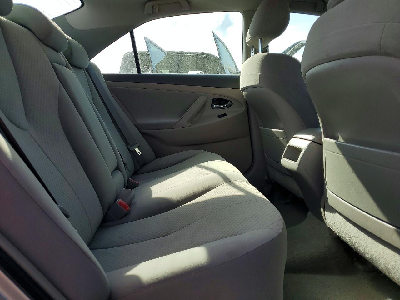2009 TOYOTA CAMRY LE photo 10
