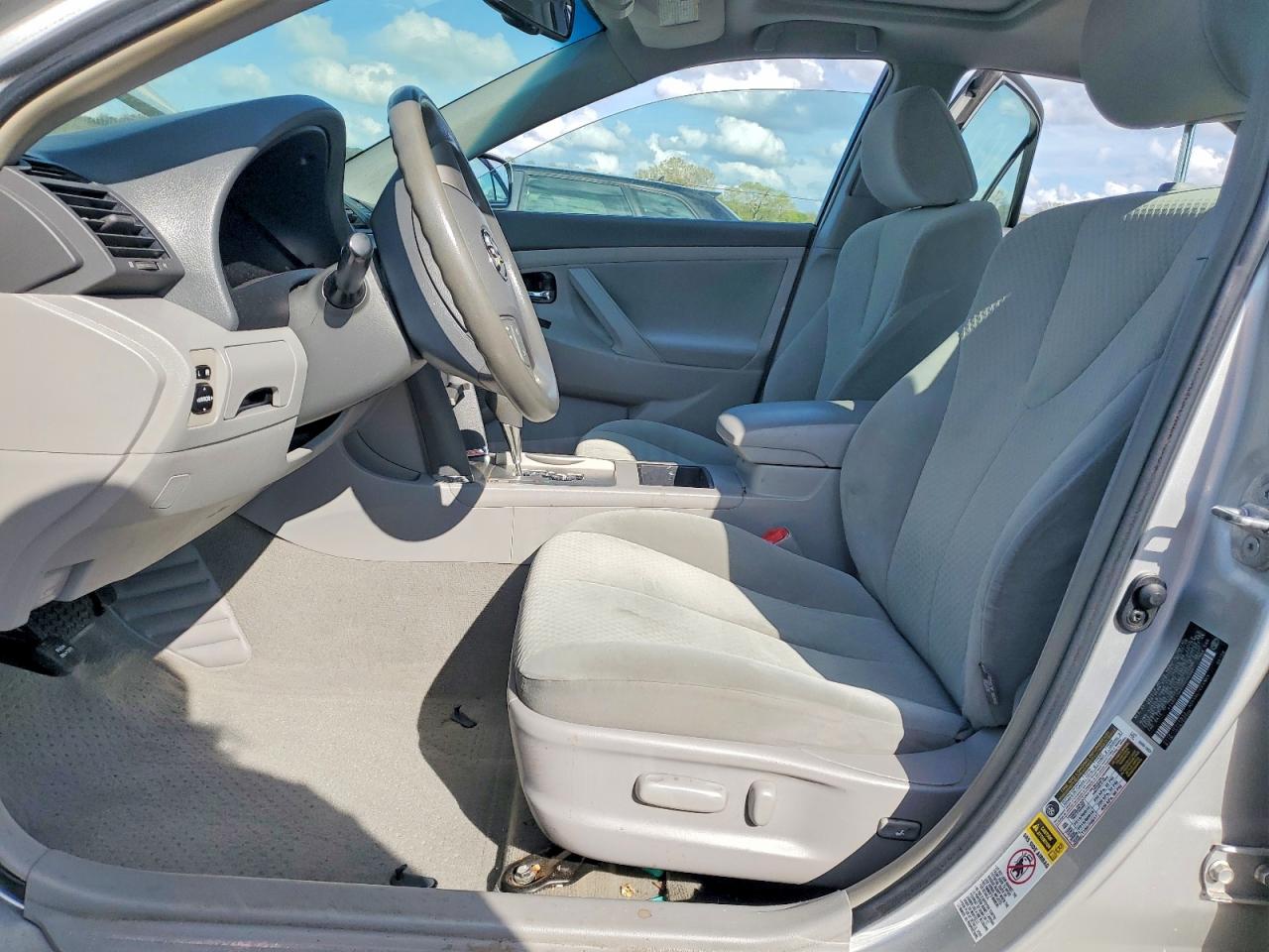 2009 TOYOTA CAMRY LE photo 7