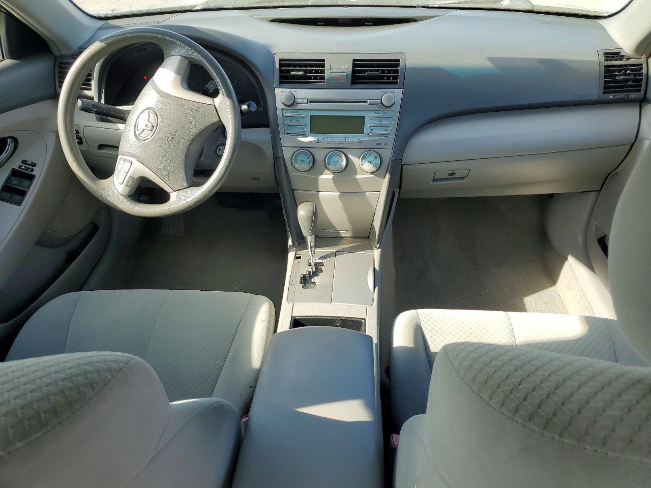 2009 TOYOTA CAMRY LE photo 8