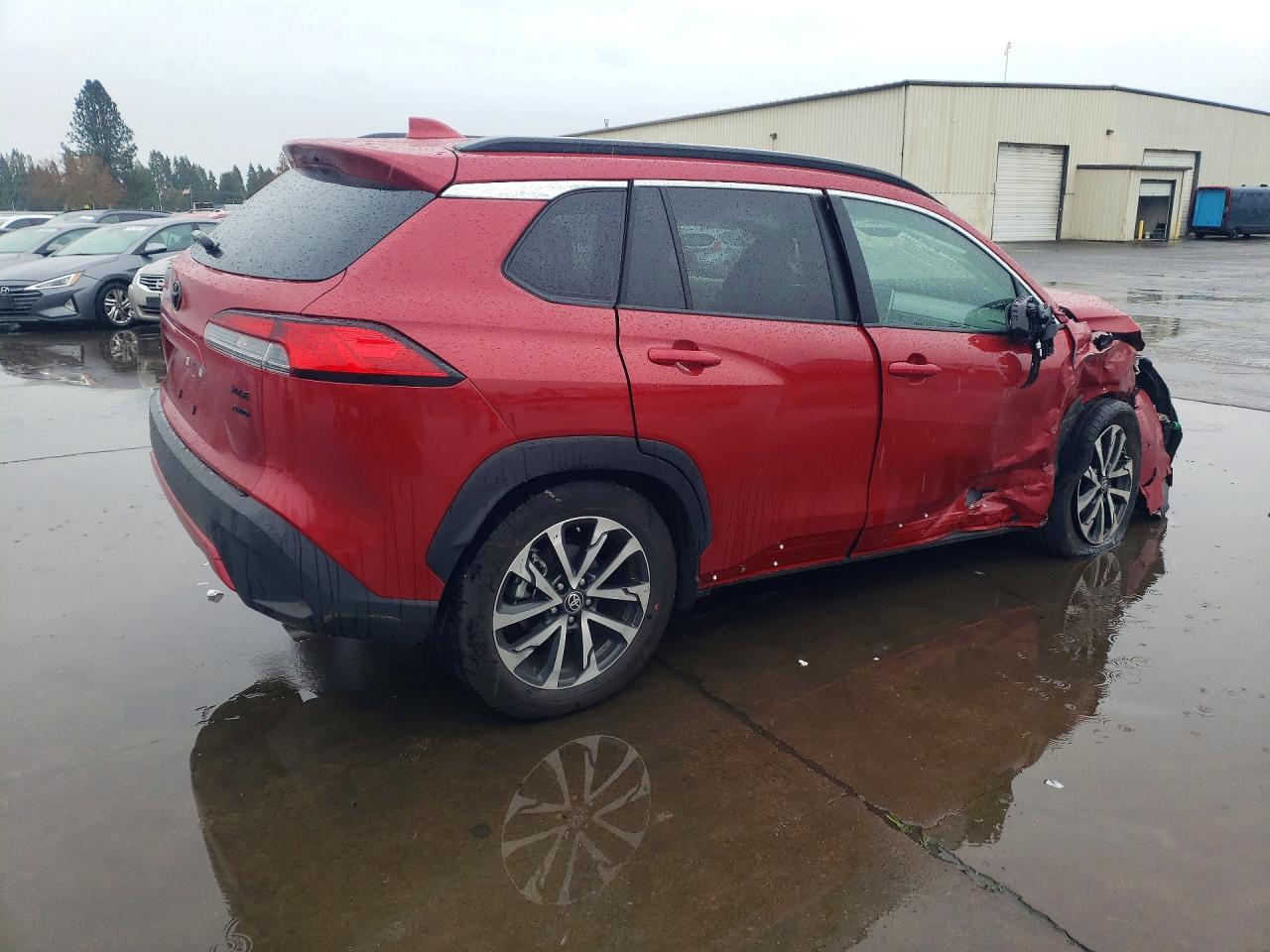 2023 TOYOTA COROLLA CROSS XLE photo 3
