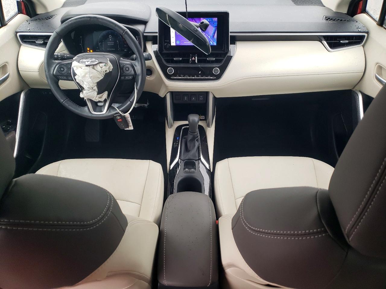 2023 TOYOTA COROLLA CROSS XLE photo 8
