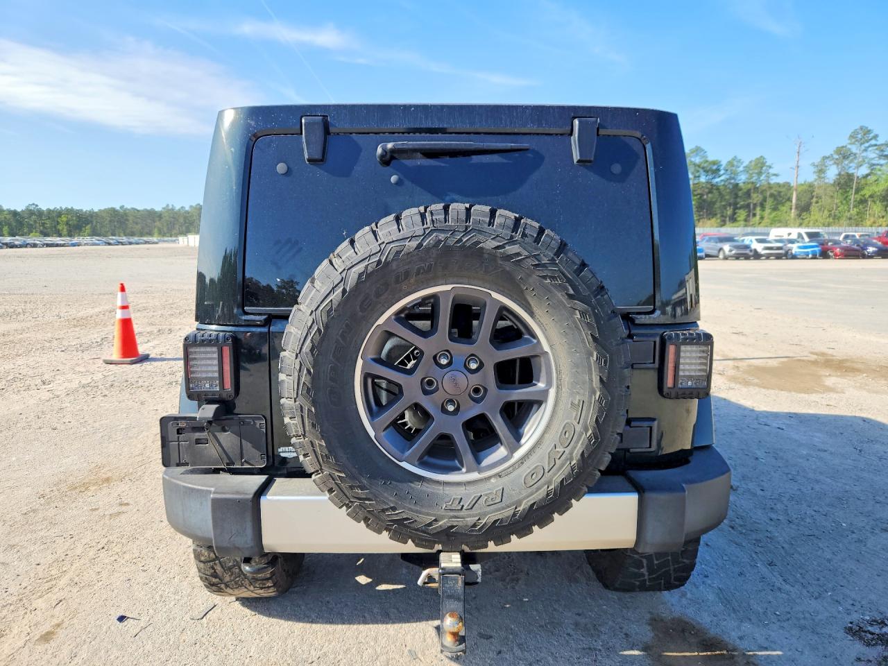 2012 JEEP WRANGLER UNLIMITED SAHARA photo 11