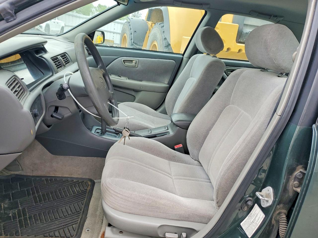 1999 TOYOTA CAMRY LE photo 7