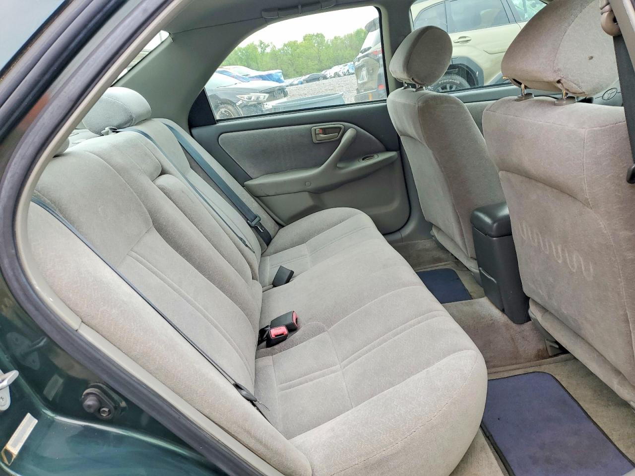 1999 TOYOTA CAMRY LE photo 10