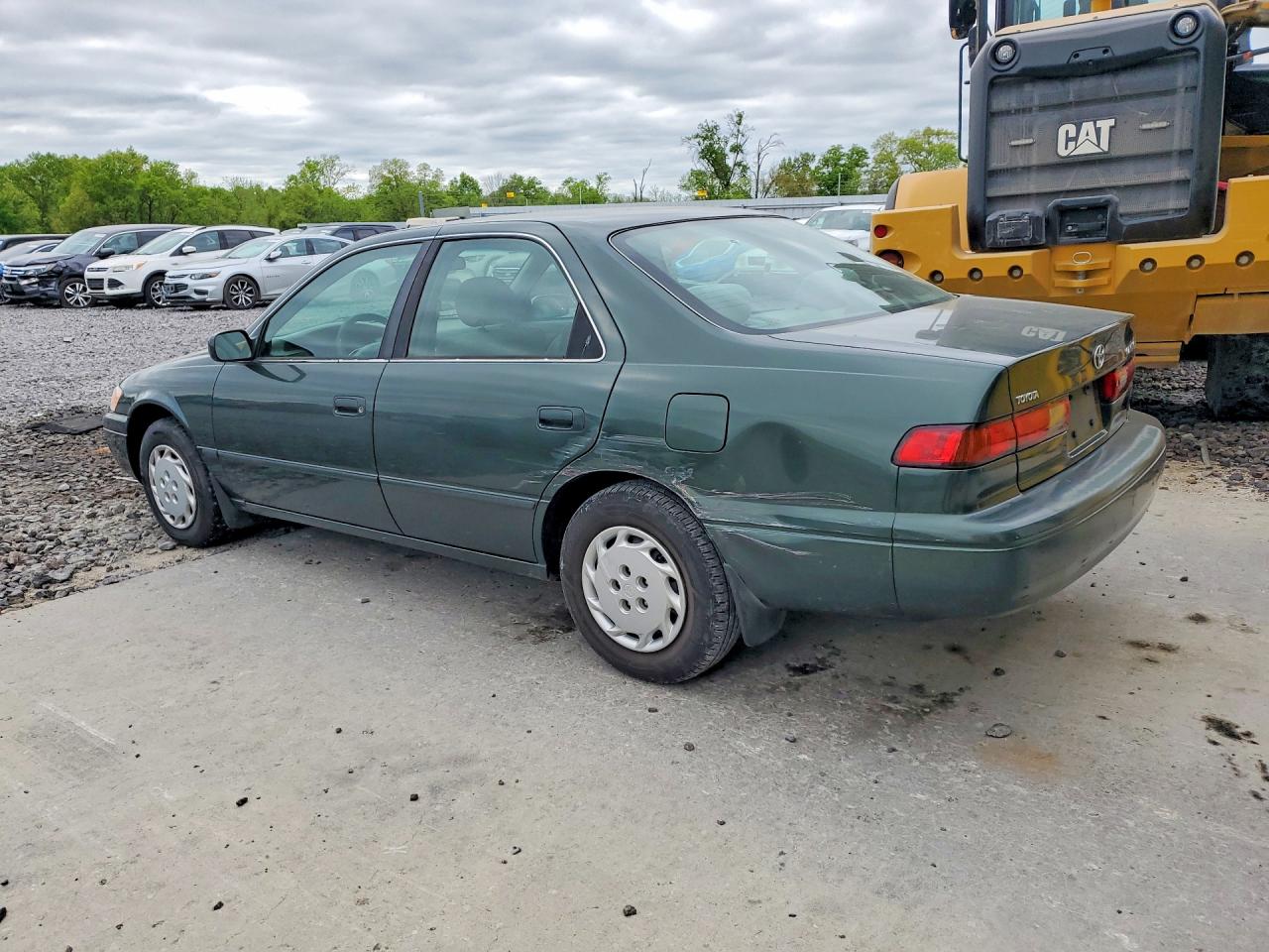 1999 TOYOTA CAMRY LE photo 2