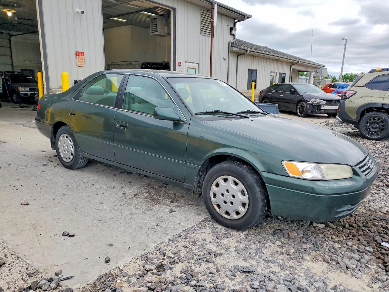 1999 TOYOTA CAMRY LE photo 4