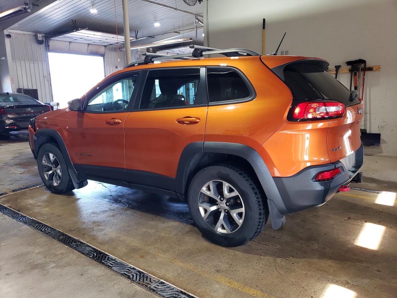 2015 JEEP CHEROKEE TRAILHAWK photo 2
