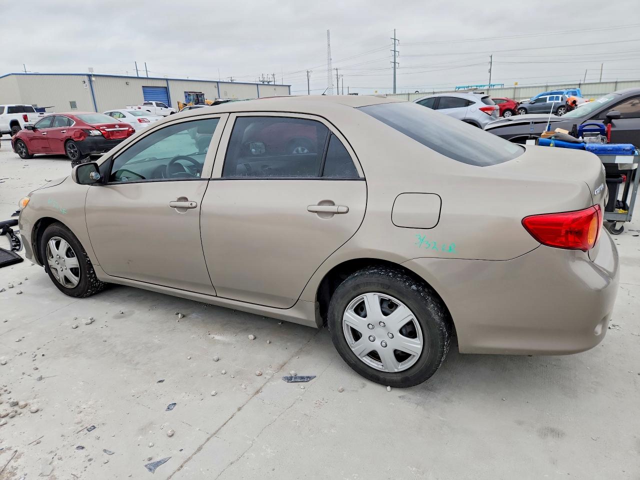 2010 TOYOTA COROLLA LE photo 2