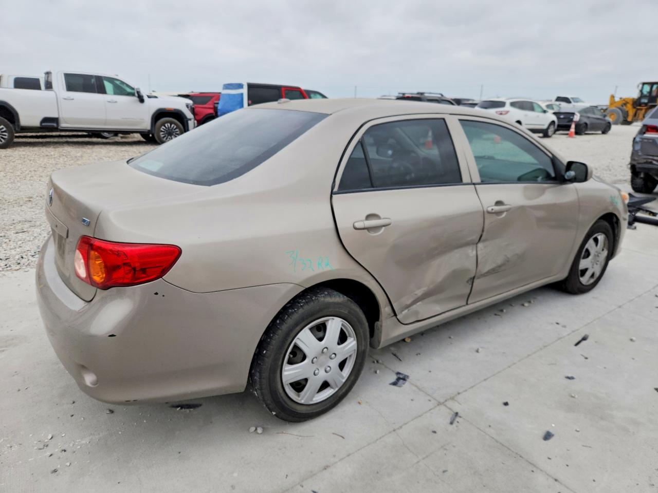 2010 TOYOTA COROLLA LE photo 3