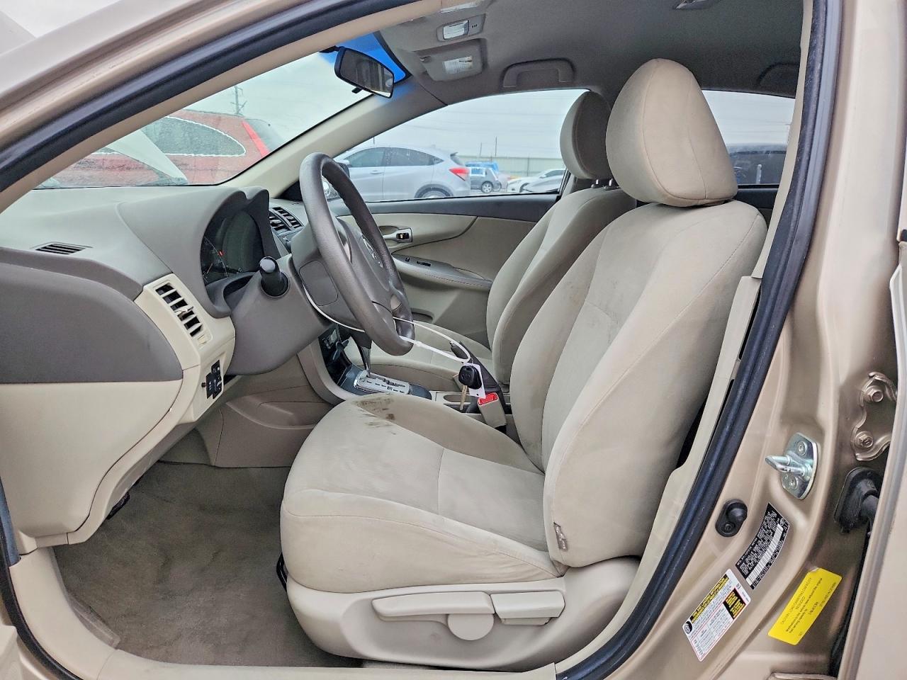 2010 TOYOTA COROLLA LE photo 7