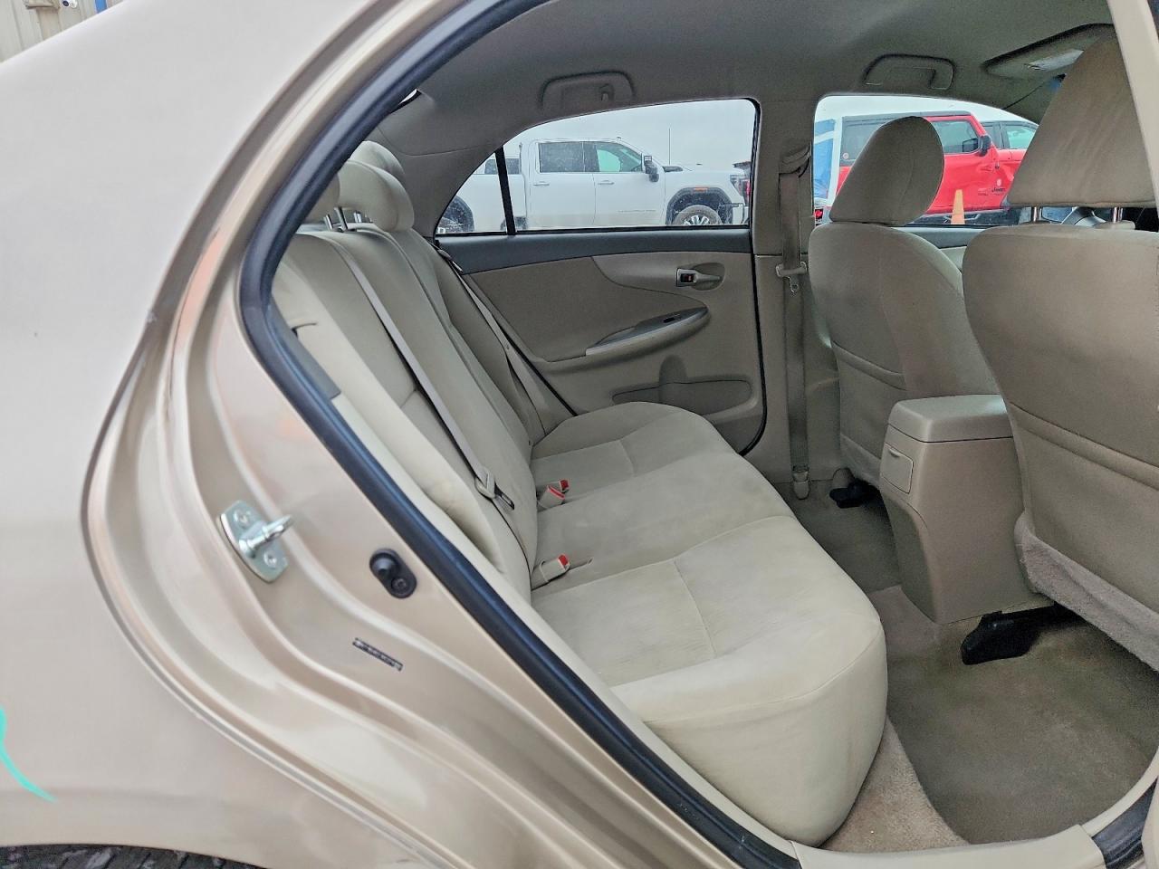 2010 TOYOTA COROLLA LE photo 10