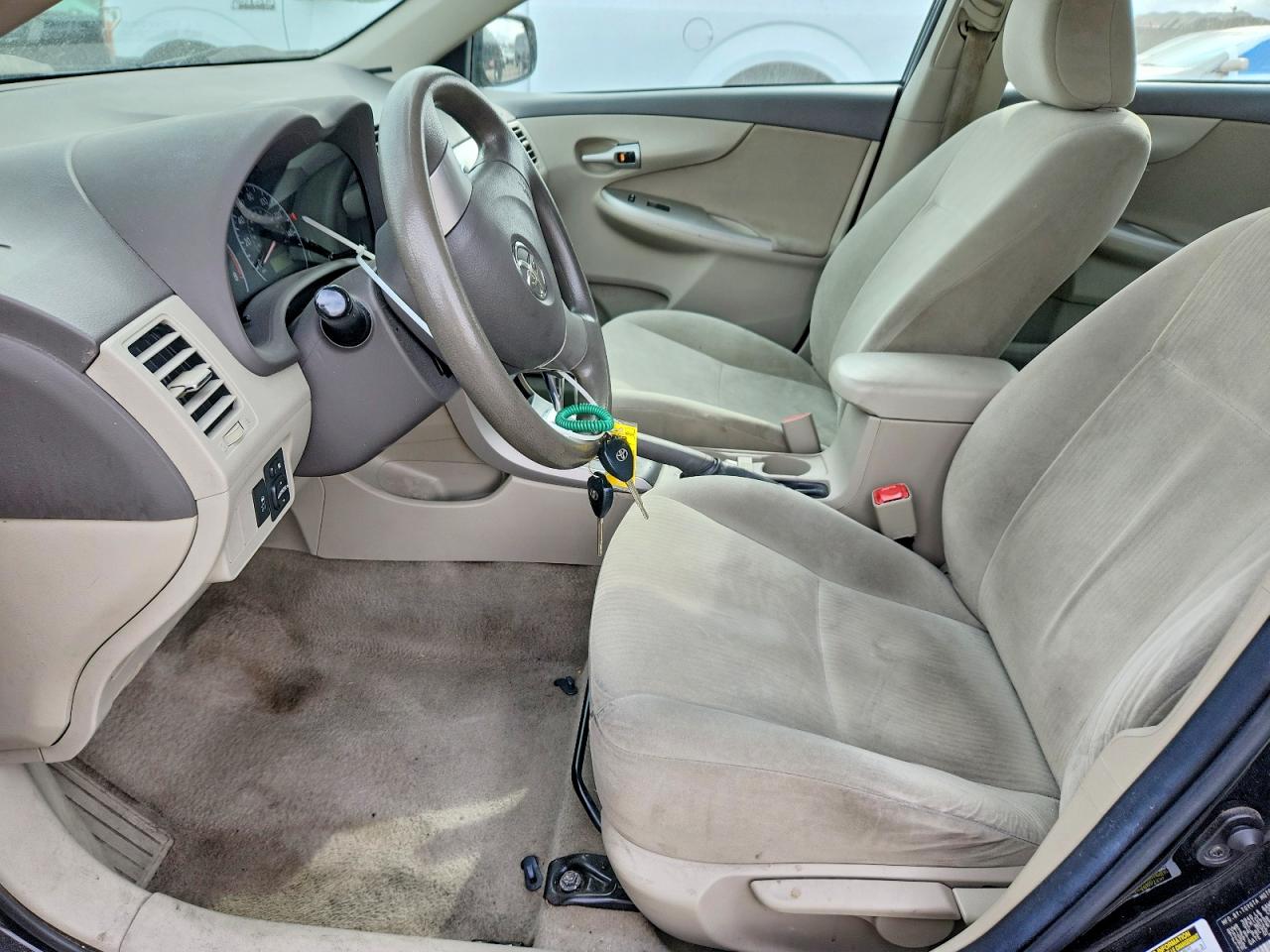 2010 TOYOTA COROLLA LE photo 19