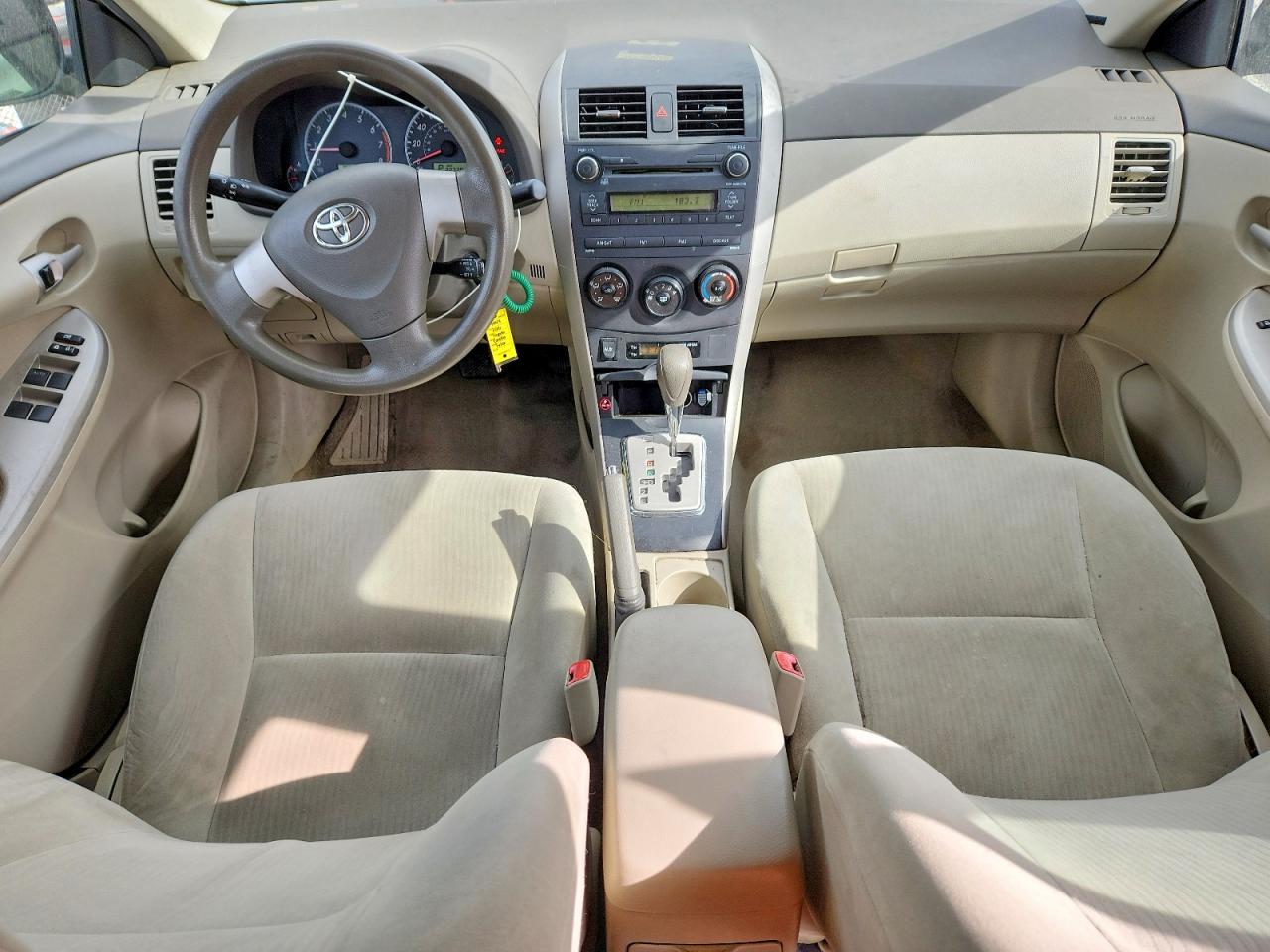 2010 TOYOTA COROLLA LE photo 22