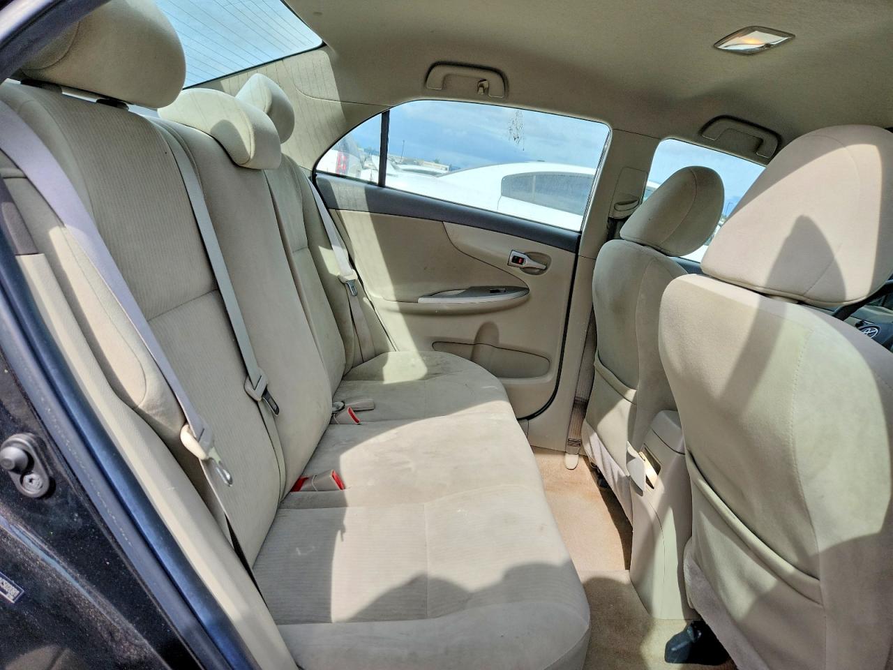 2010 TOYOTA COROLLA LE photo 28