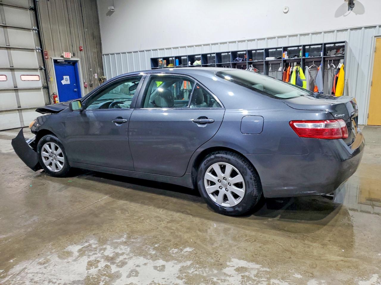 2008 TOYOTA CAMRY XLE photo 2