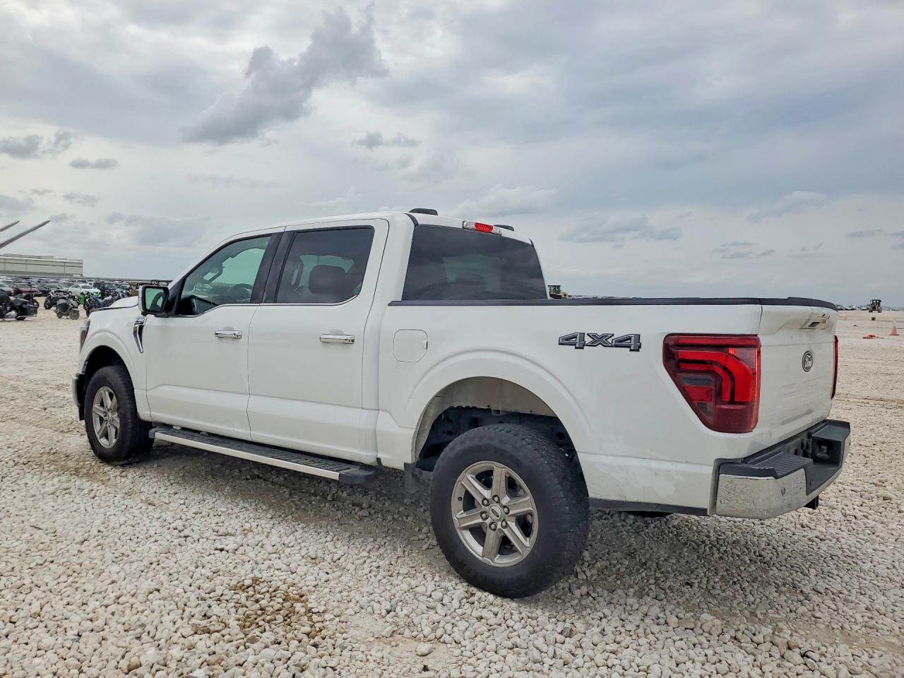 2025 FORD F150 LARIAT photo 2