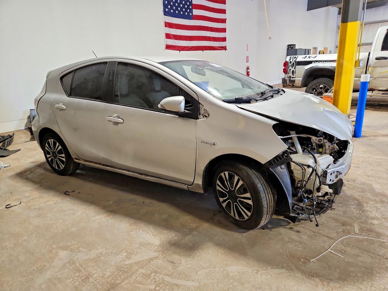 2012 TOYOTA PRIUS C ONE photo 7