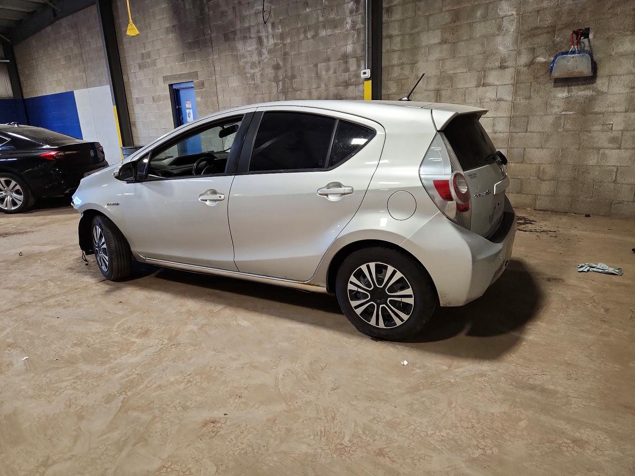 2012 TOYOTA PRIUS C ONE photo 3