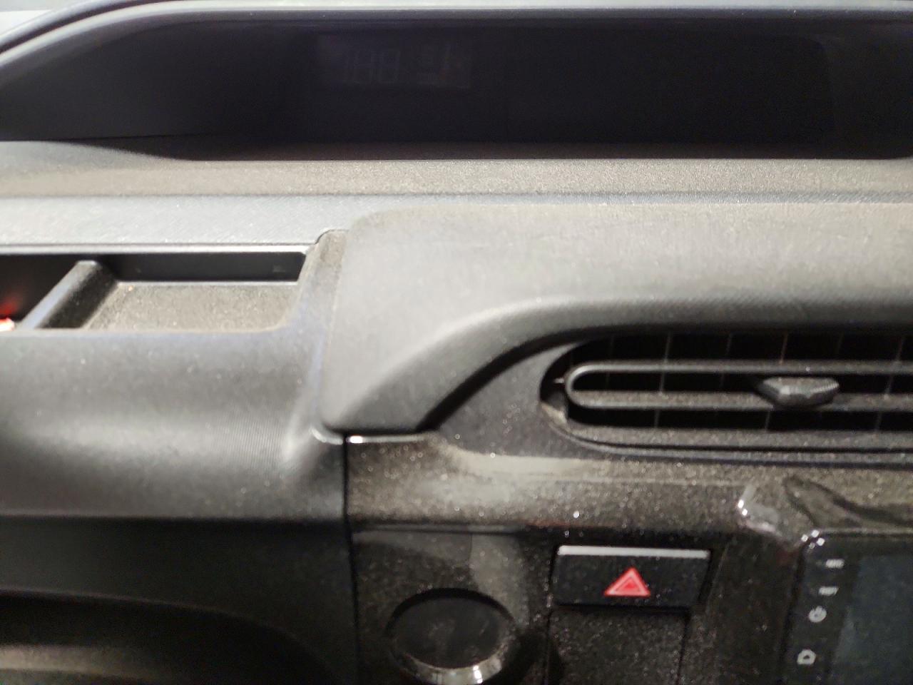 2012 TOYOTA PRIUS C ONE photo 17