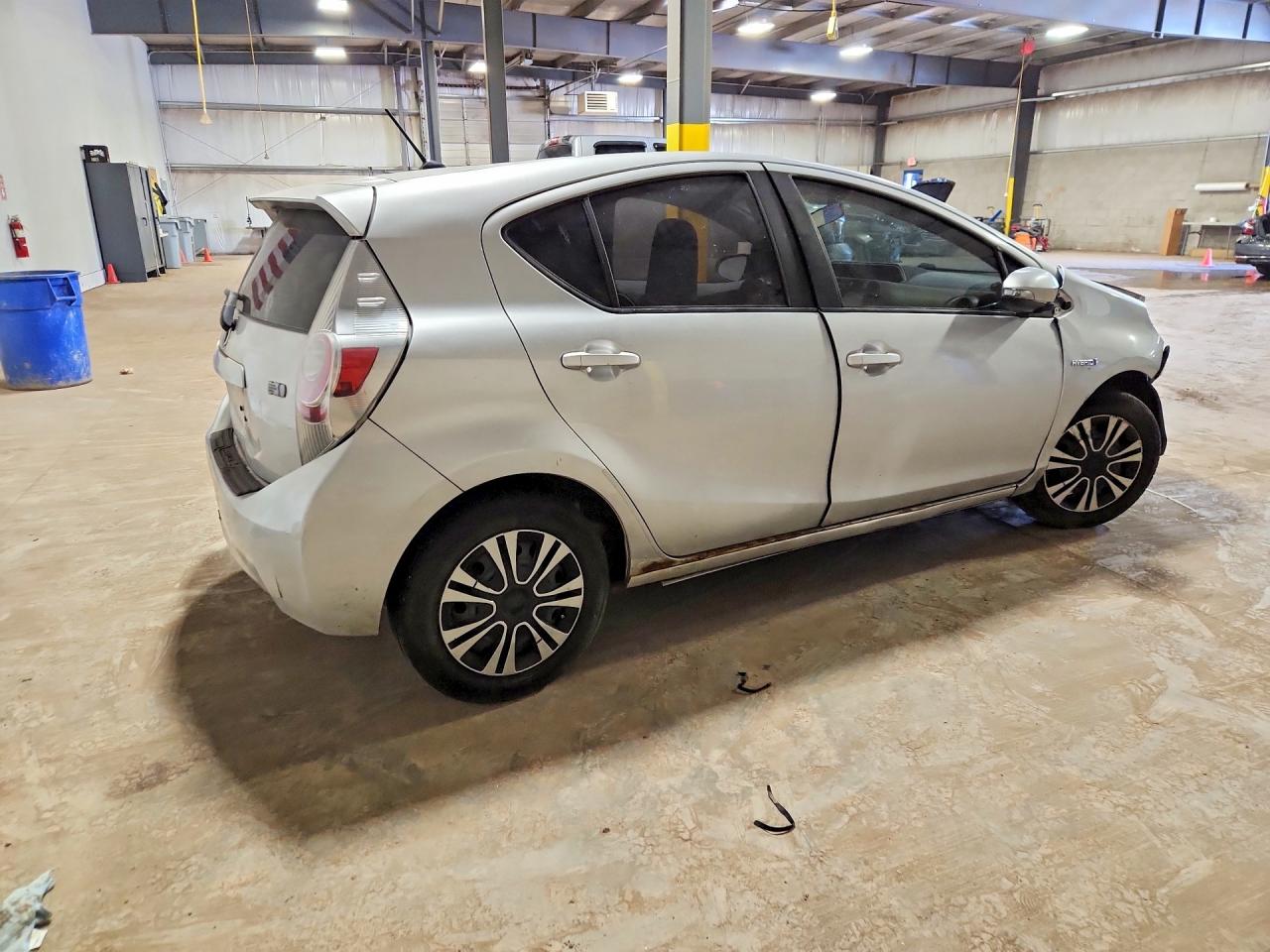 2012 TOYOTA PRIUS C ONE photo 5