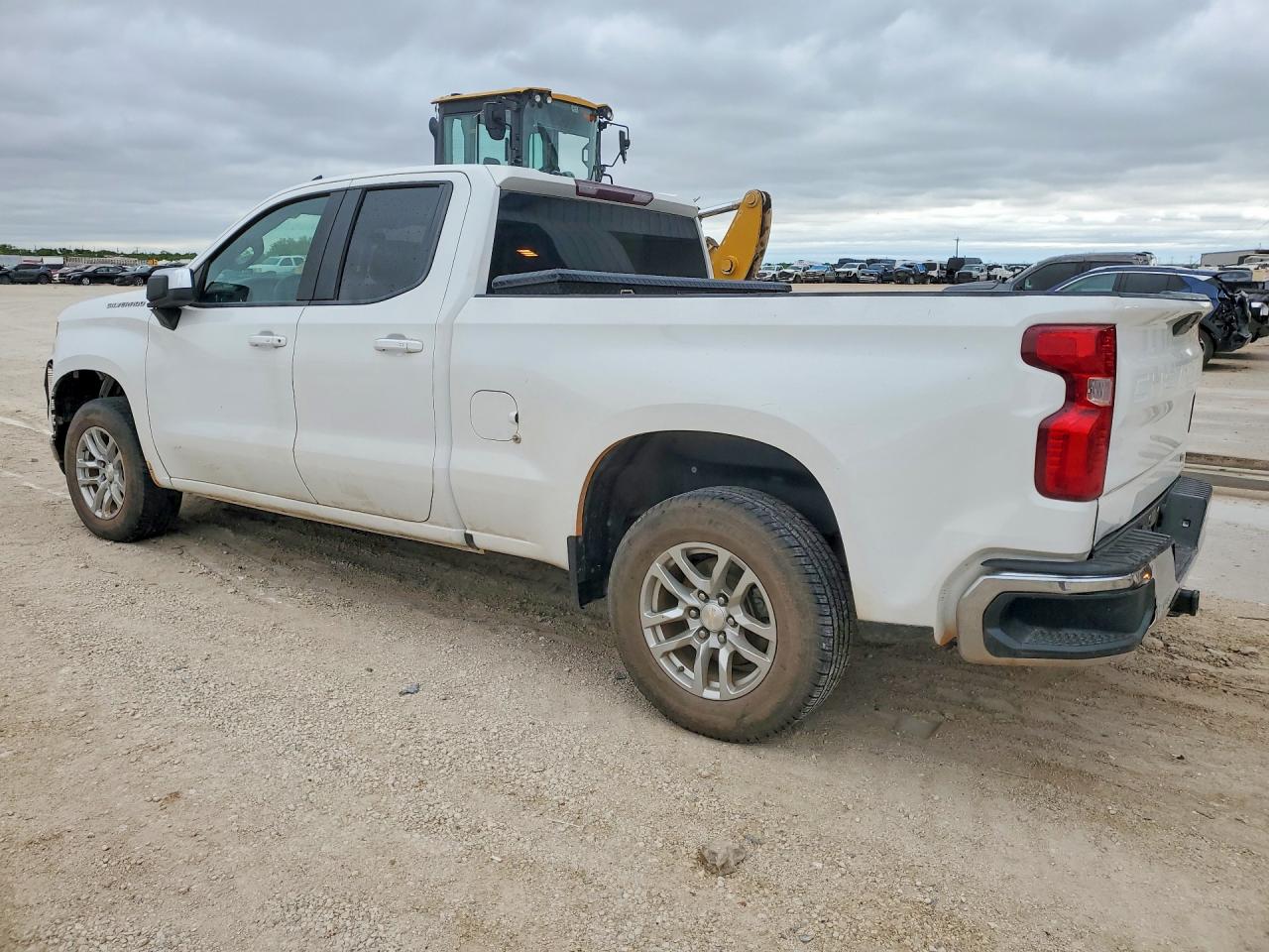 2019 CHEVROLET SILVERADO C1500 LT photo 4