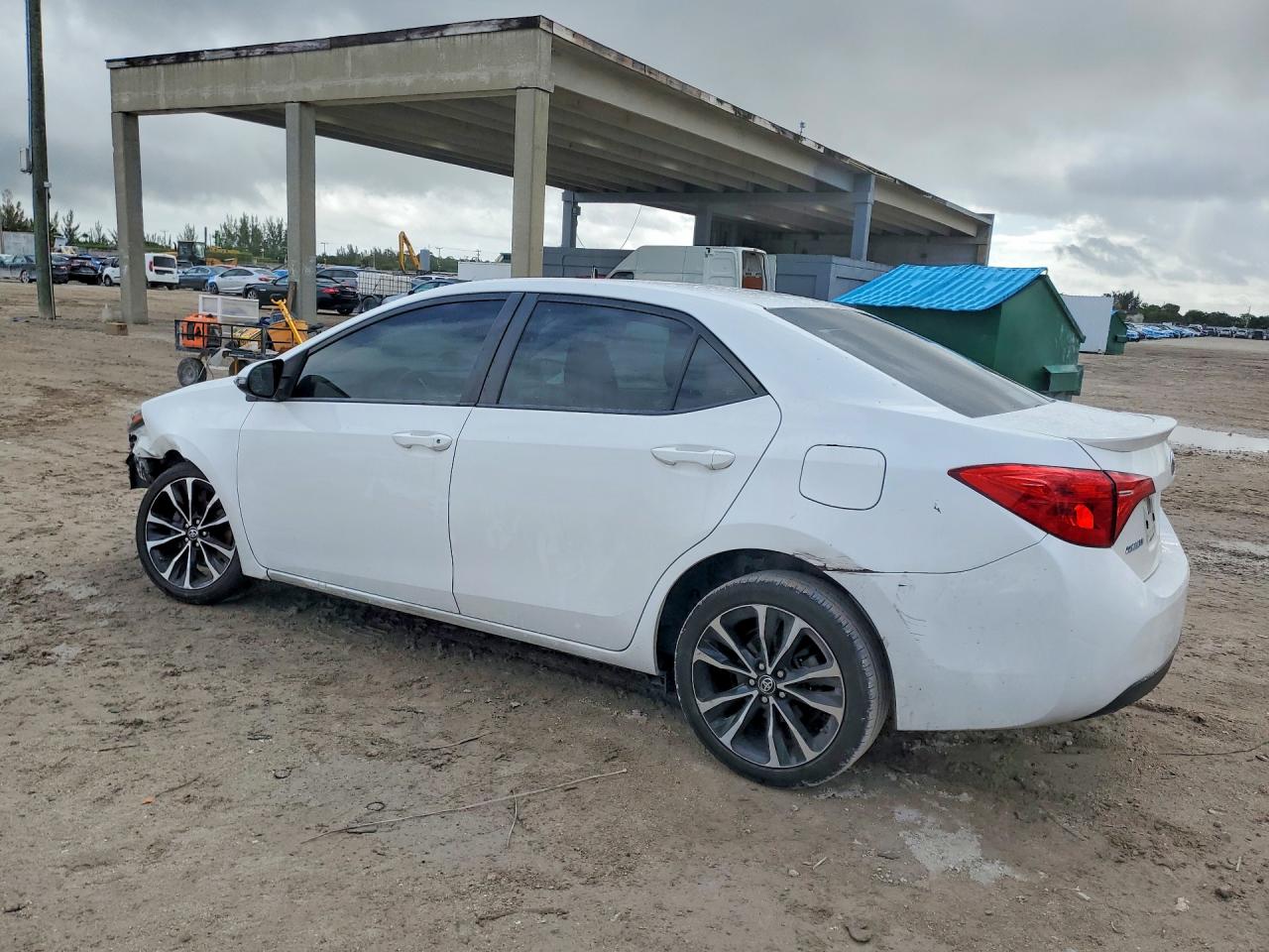 2018 TOYOTA COROLLA SE photo 3