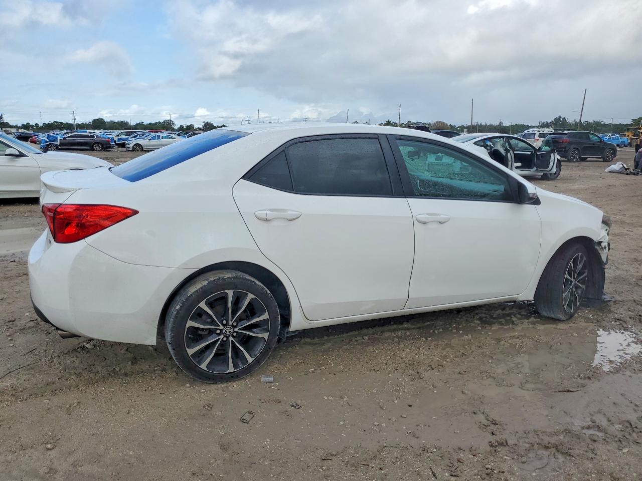 2018 TOYOTA COROLLA SE photo 5