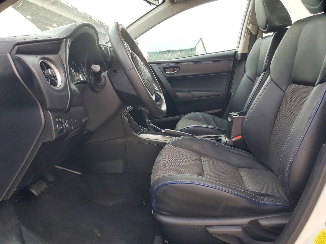 2018 TOYOTA COROLLA SE photo 13