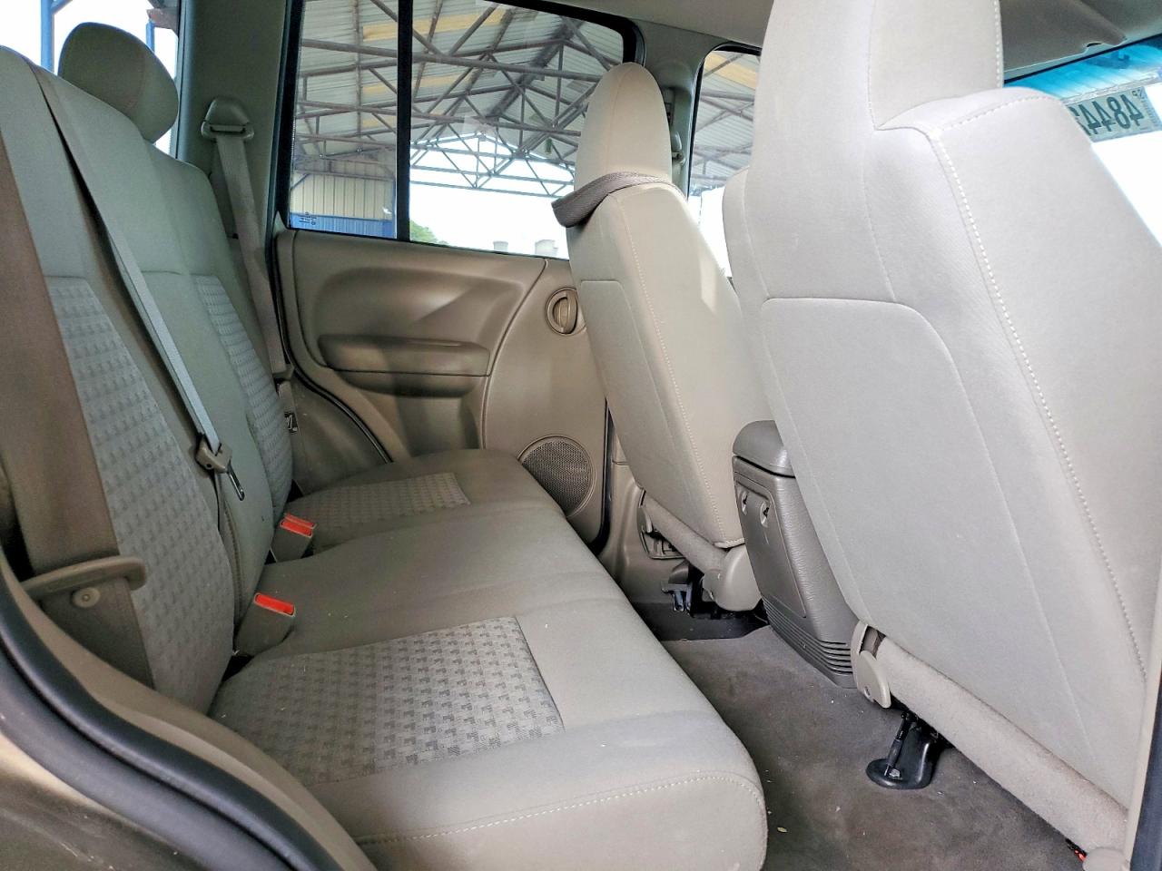2005 JEEP LIBERTY SPORT photo 19