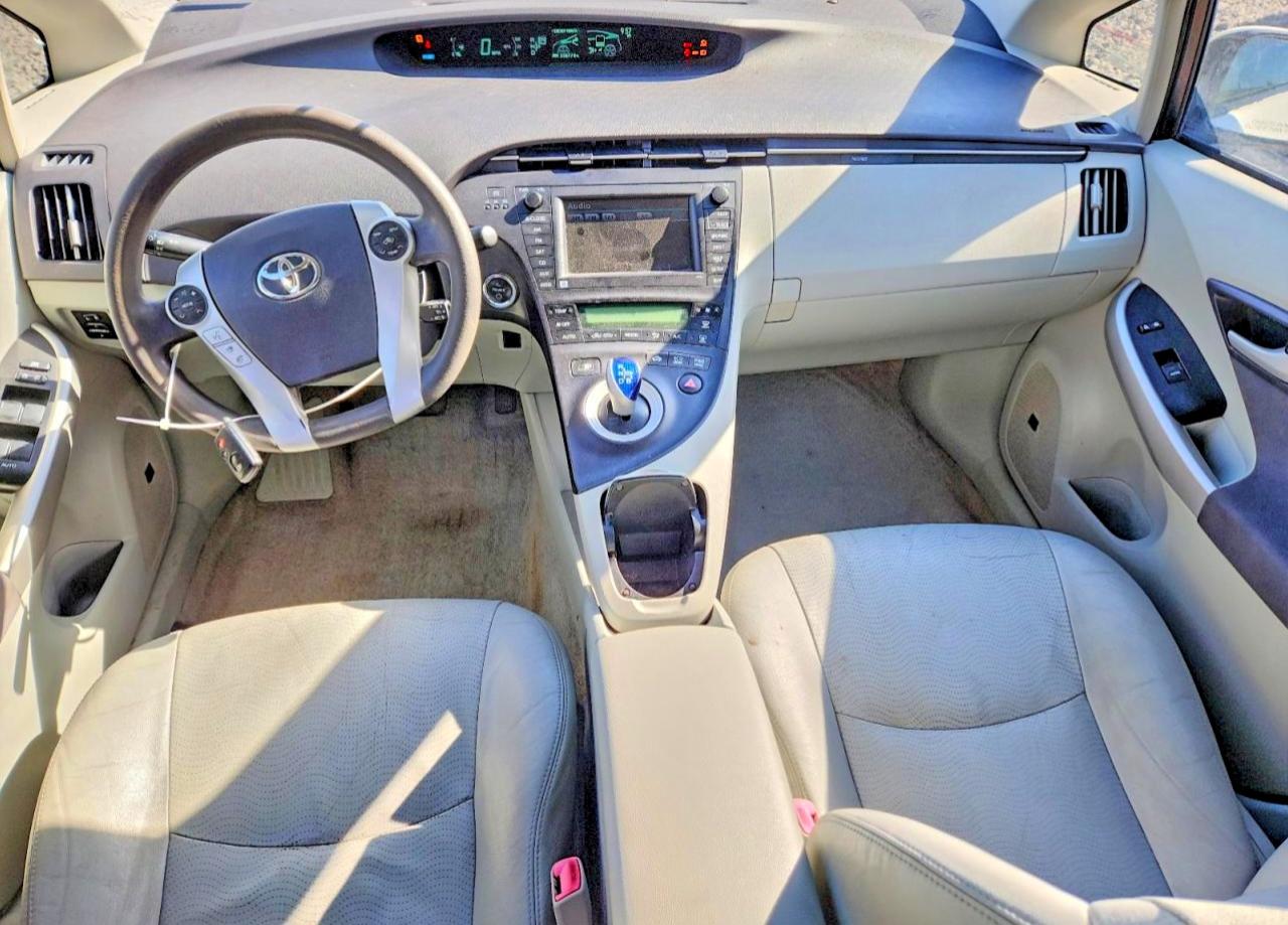 2011 TOYOTA PRIUS THREE photo 8