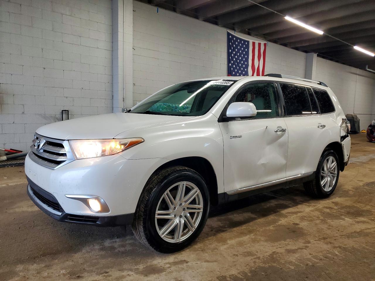 2011 TOYOTA HIGHLANDER