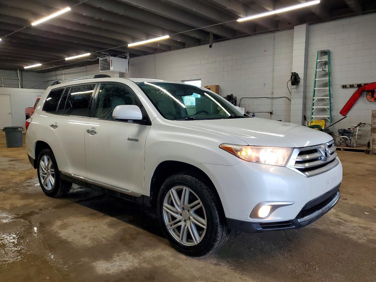 2011 TOYOTA HIGHLANDER LIMITED photo 4