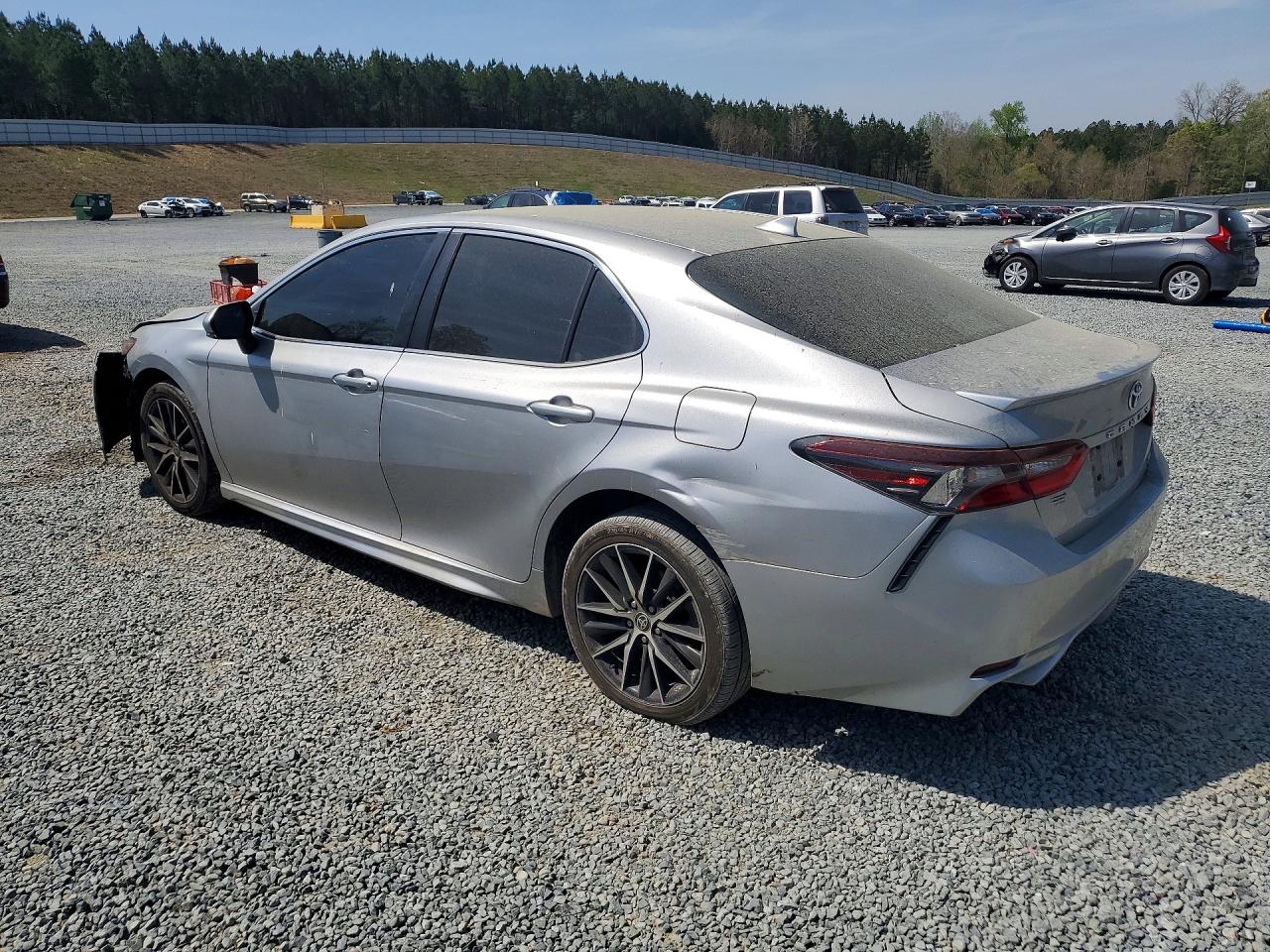2022 TOYOTA CAMRY SE photo 3