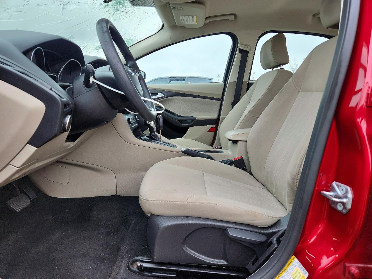 2017 FORD FOCUS SE photo 13