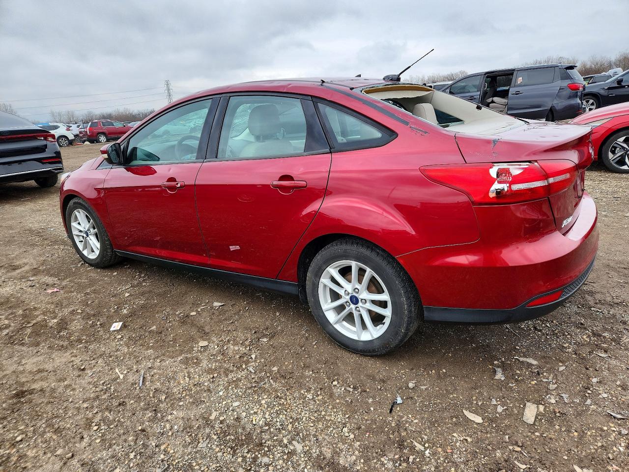 2017 FORD FOCUS SE photo 3