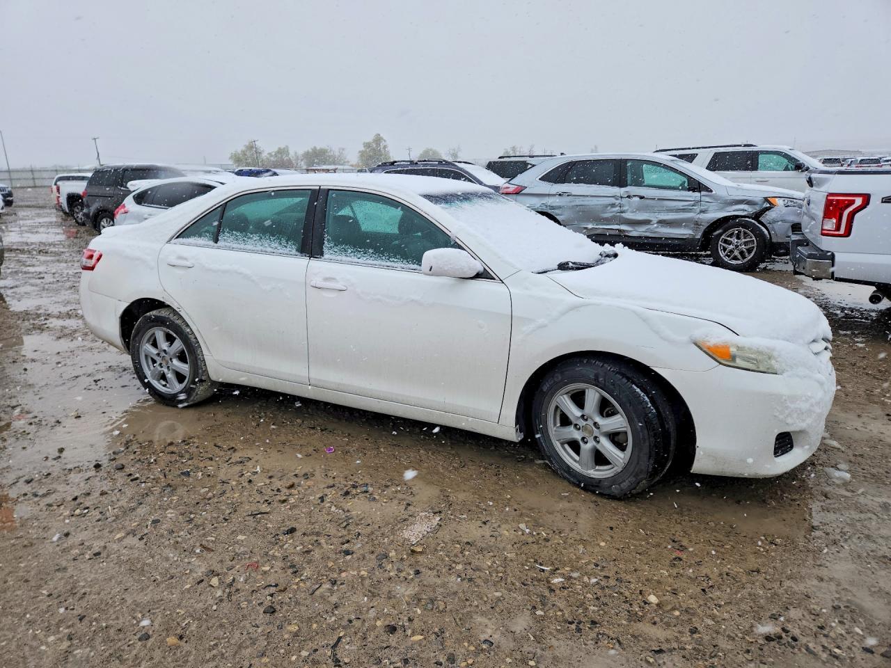 2010 TOYOTA CAMRY LE photo 10