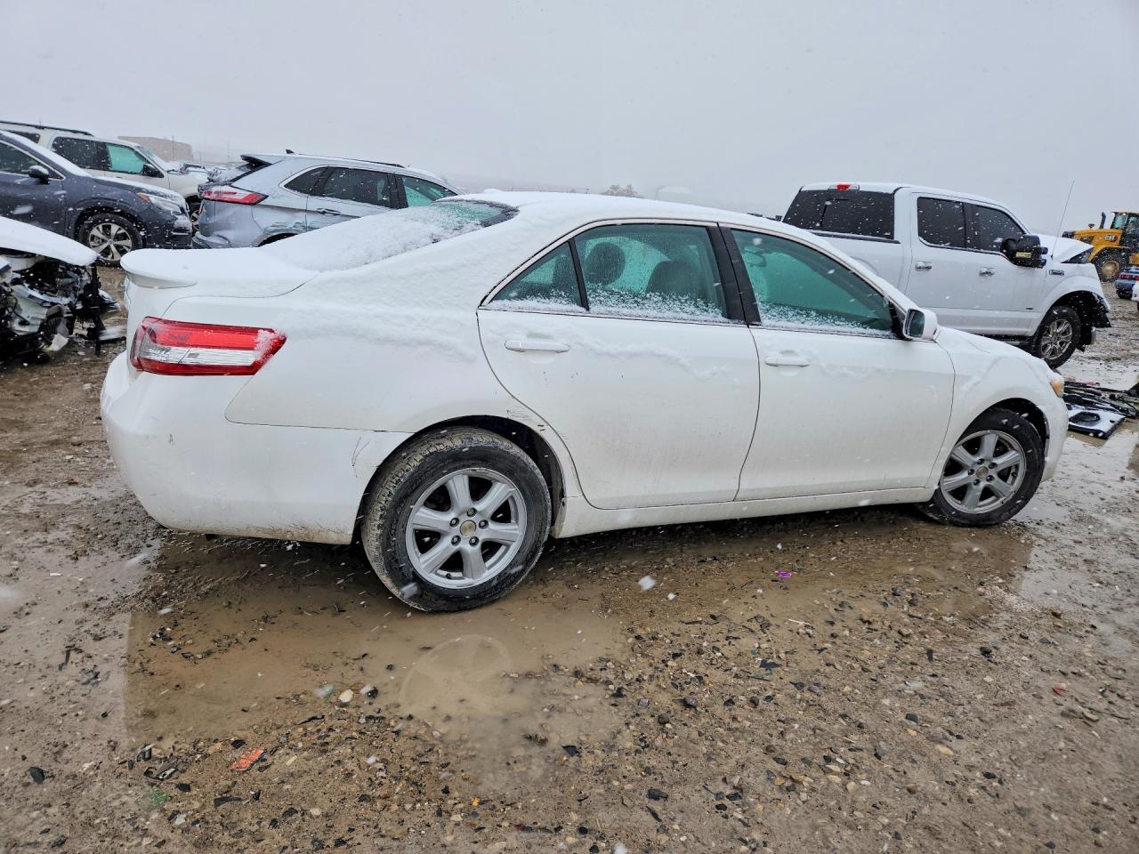 2010 TOYOTA CAMRY LE photo 7