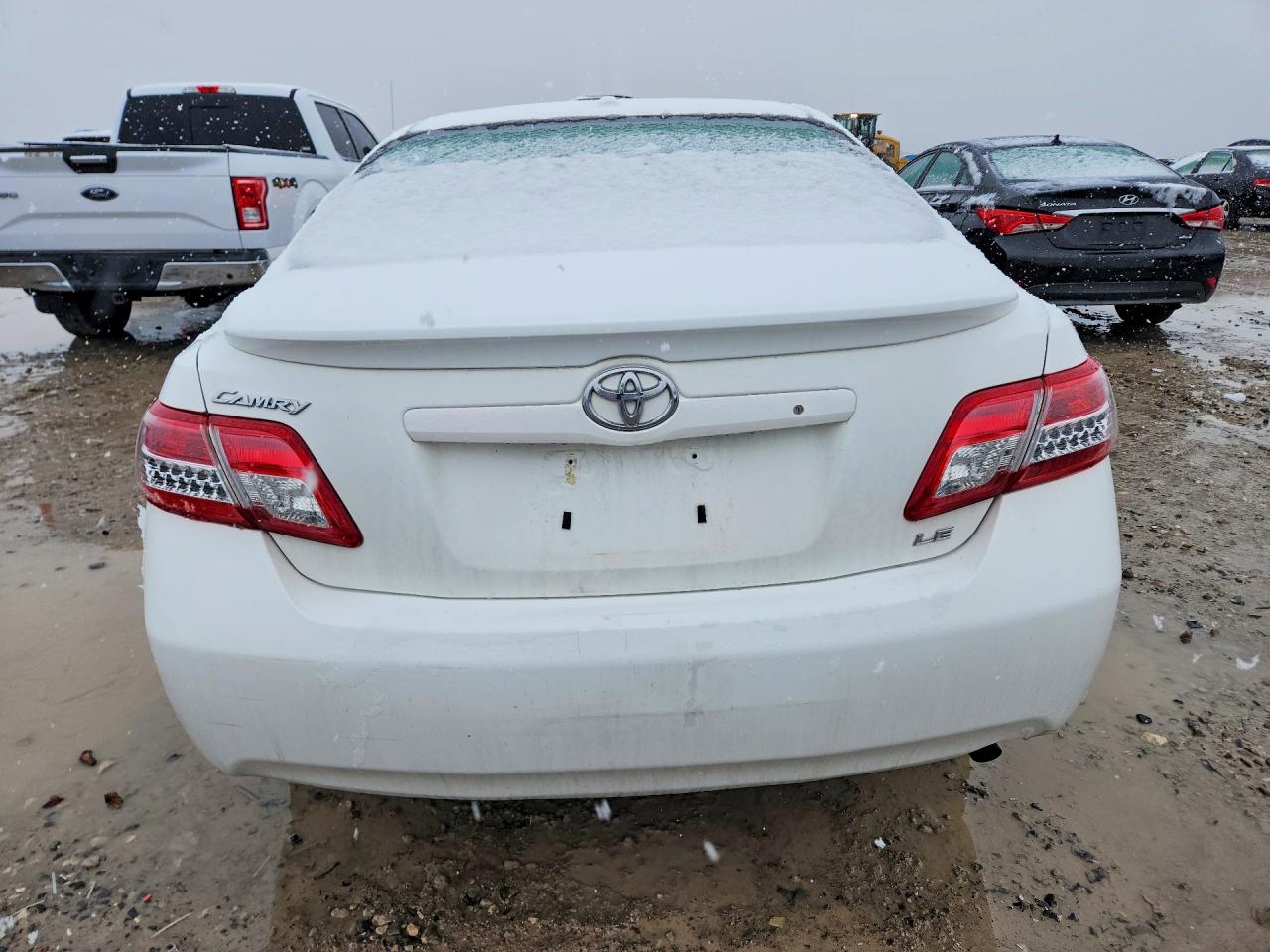 2010 TOYOTA CAMRY LE photo 16
