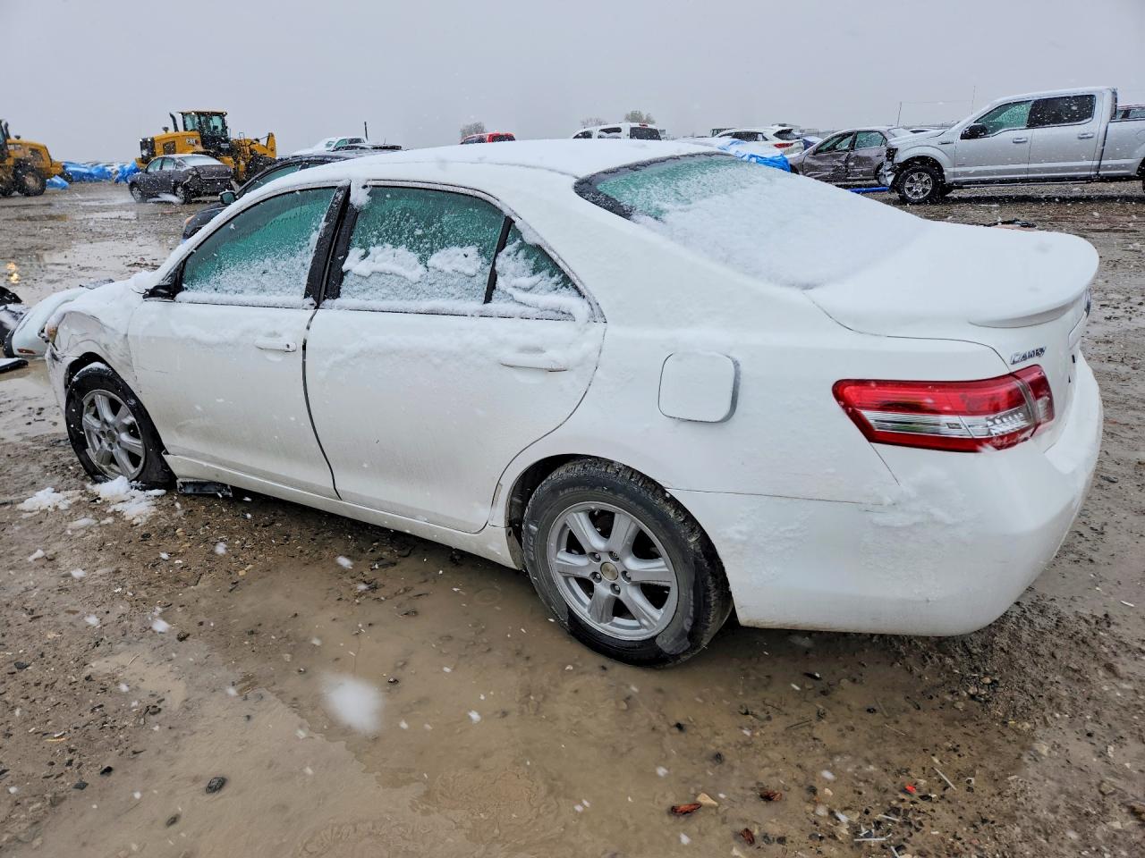 2010 TOYOTA CAMRY LE photo 4