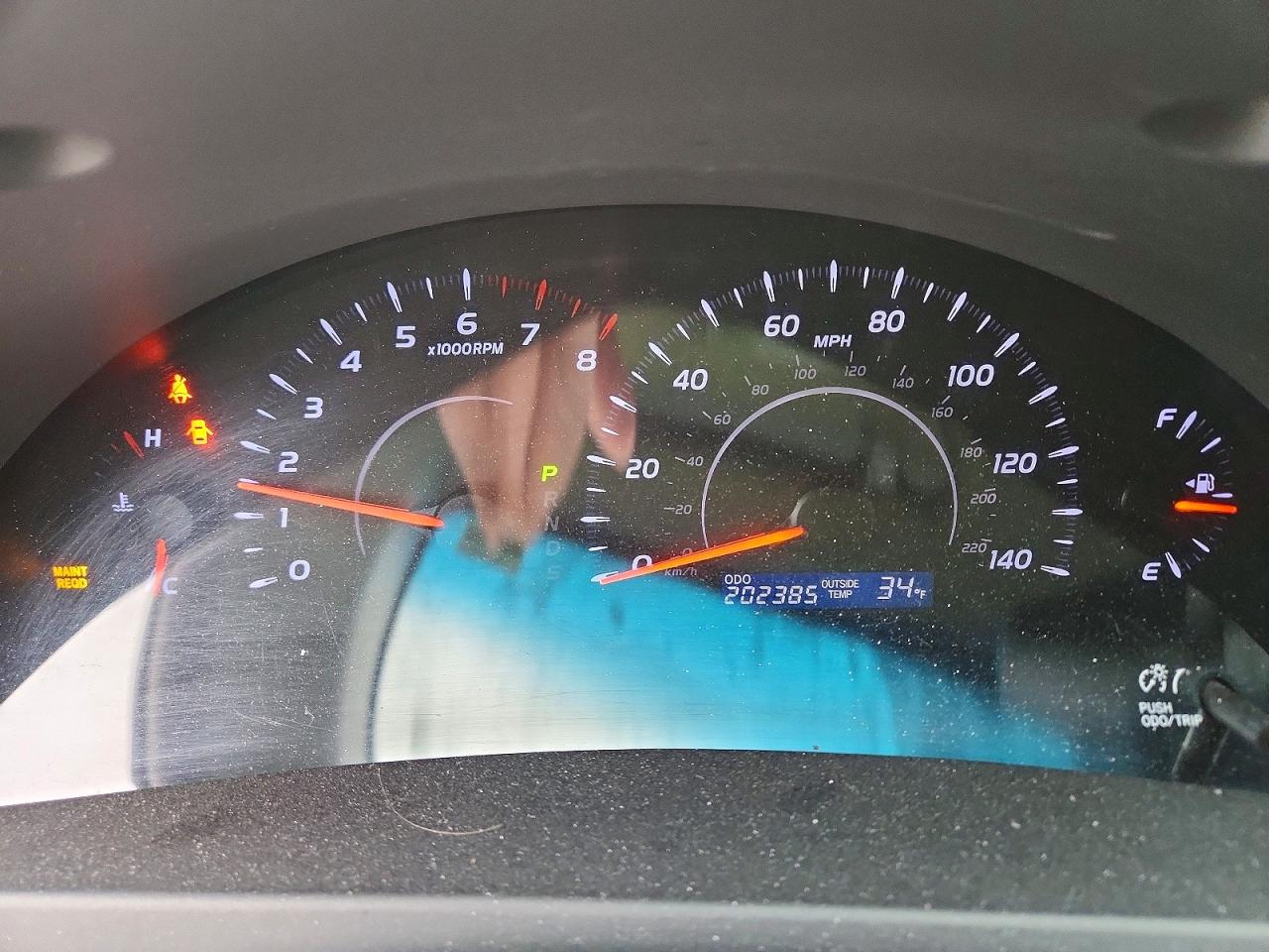 2010 TOYOTA CAMRY LE photo 25